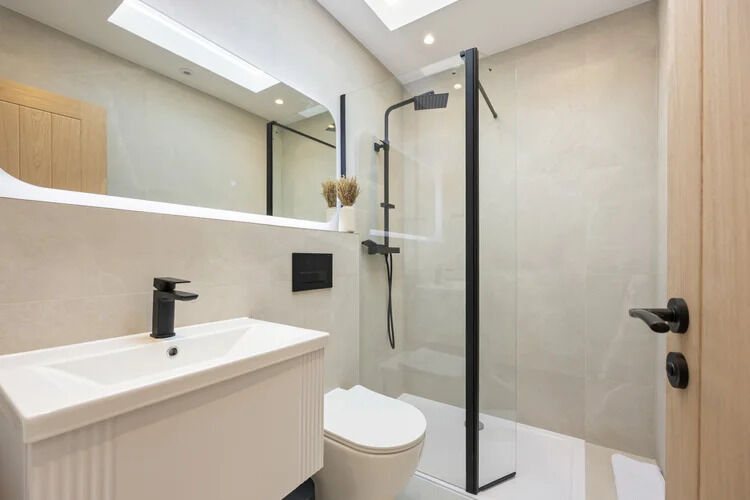 Barb Mews bathroom