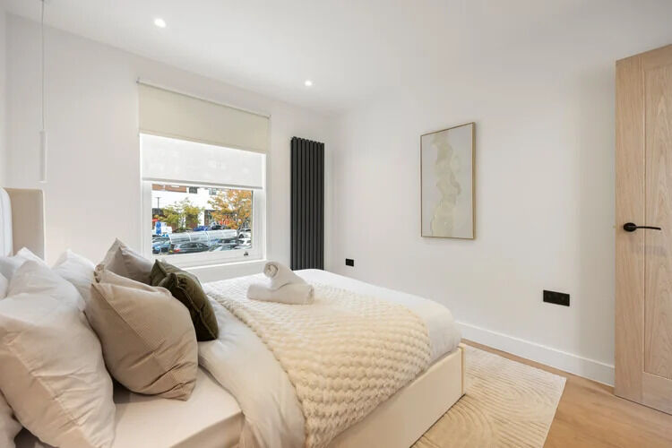 Barb Mews bedroom