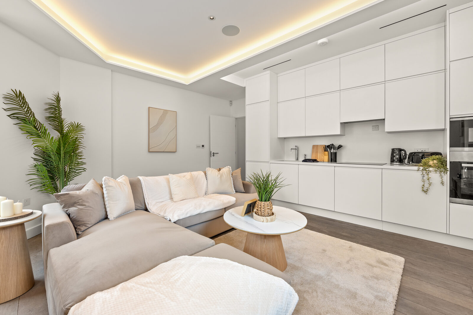 Golden Britannia 1 Bedroom Apartment living area