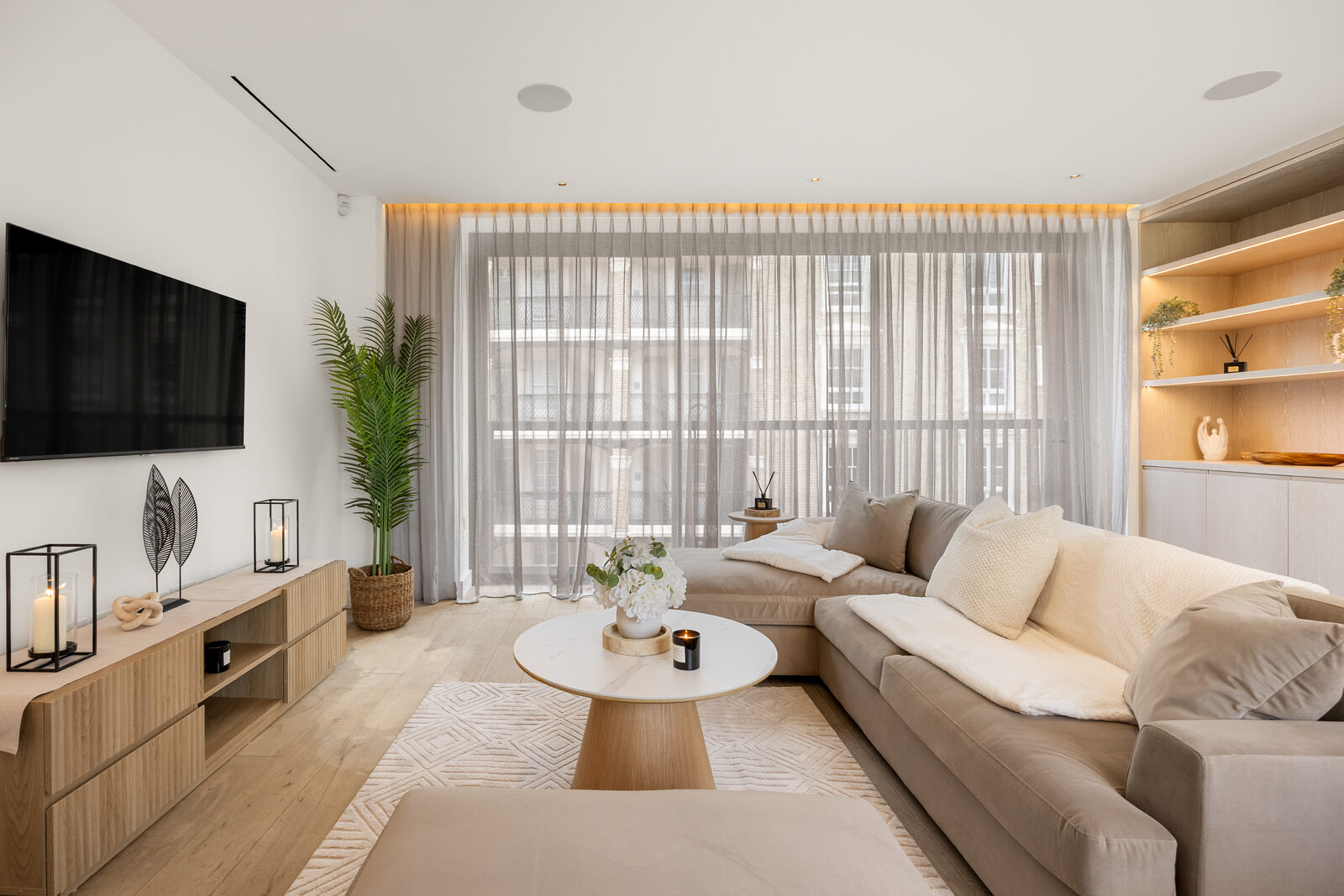 Golden Britannia 2 Bedroom Apartment living area