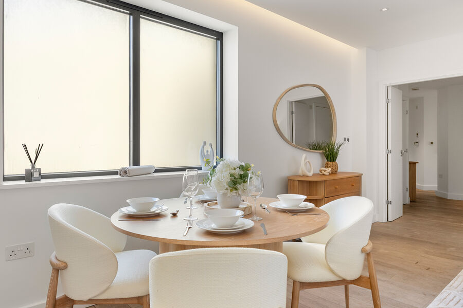 2 Bedroom Apartment dining table