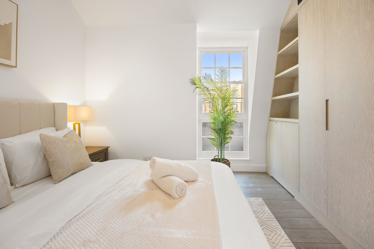 Golden Britannia penthouse bedroom
